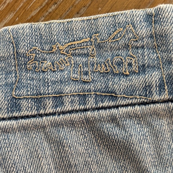 Levi’s Red Y2K Denim Bermuda Shorts Embroidered Relaxed Fit Size 26 - Picture 6 of 14